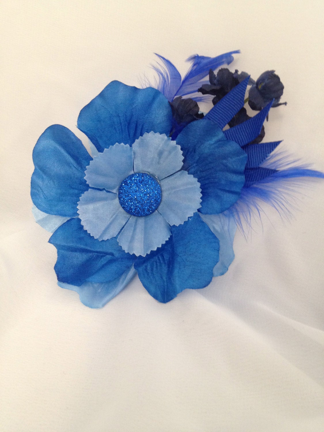 Spaß Und Frivolen Blue Floral & Feder Haar-Zubehör von TurtleDoveCreative