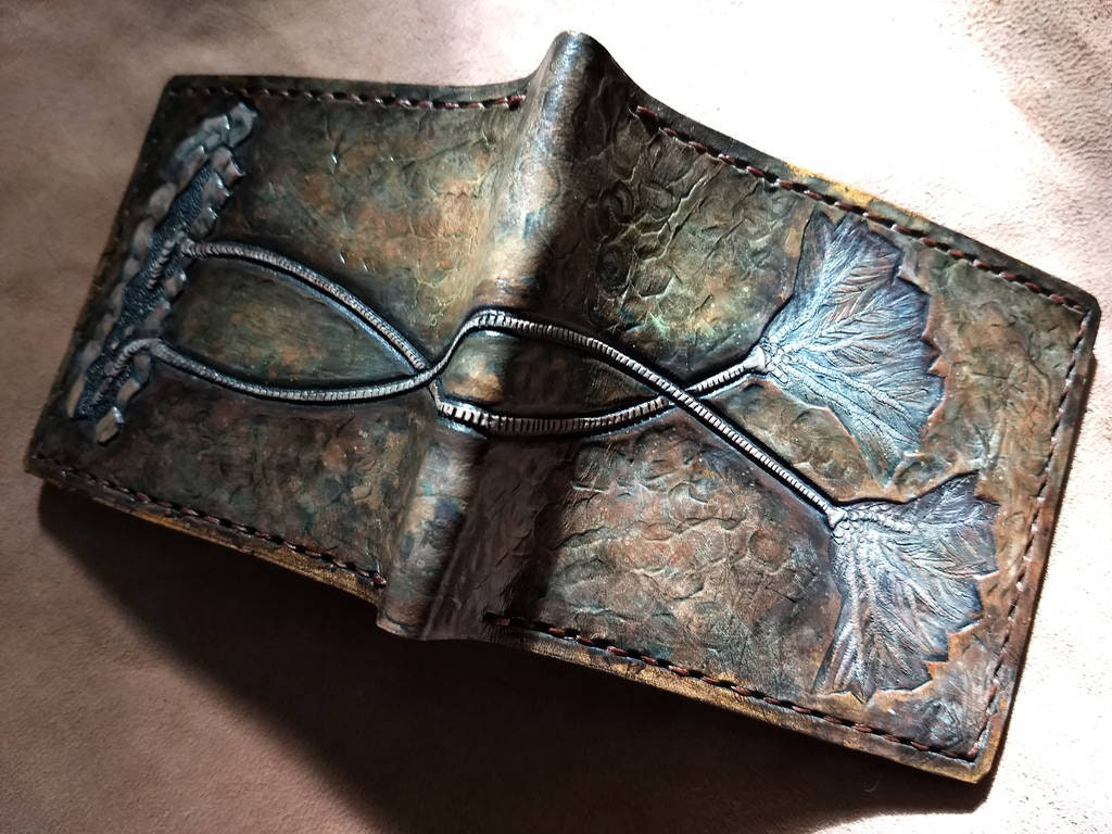 Crinoid Sea Lilly Fossil - Leder Bifold Portemonnaie in Gold, Braun Oder Schwarz Für Das Crinoid Sea Lilly Fossil - Leder Bifold Portemonnaie in Gold, Braun Oder Schwarz Für Das von TurtleVillageKraft