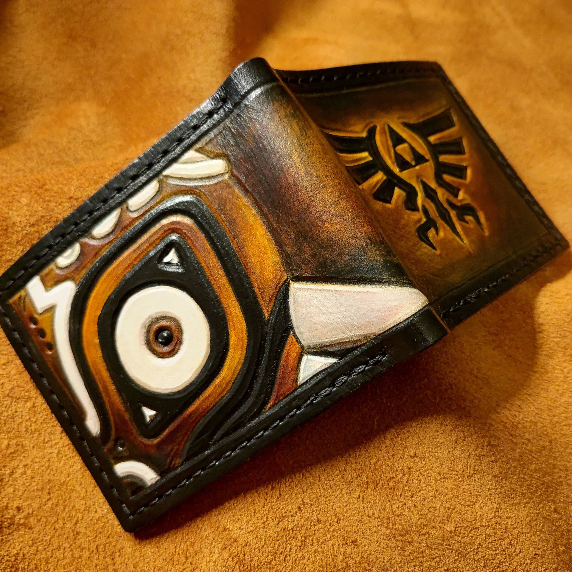 Dunkelbraune Majora Hyrule Leder Geldbörse - Bifold Handgefertigte Legend Of Zelda Link Wallet Dunkelbraune Majora Hyrule Leder Geldbörse - Bifold Handgefertigte Legend Of Zelda Link Wallet von TurtleVillageKraft