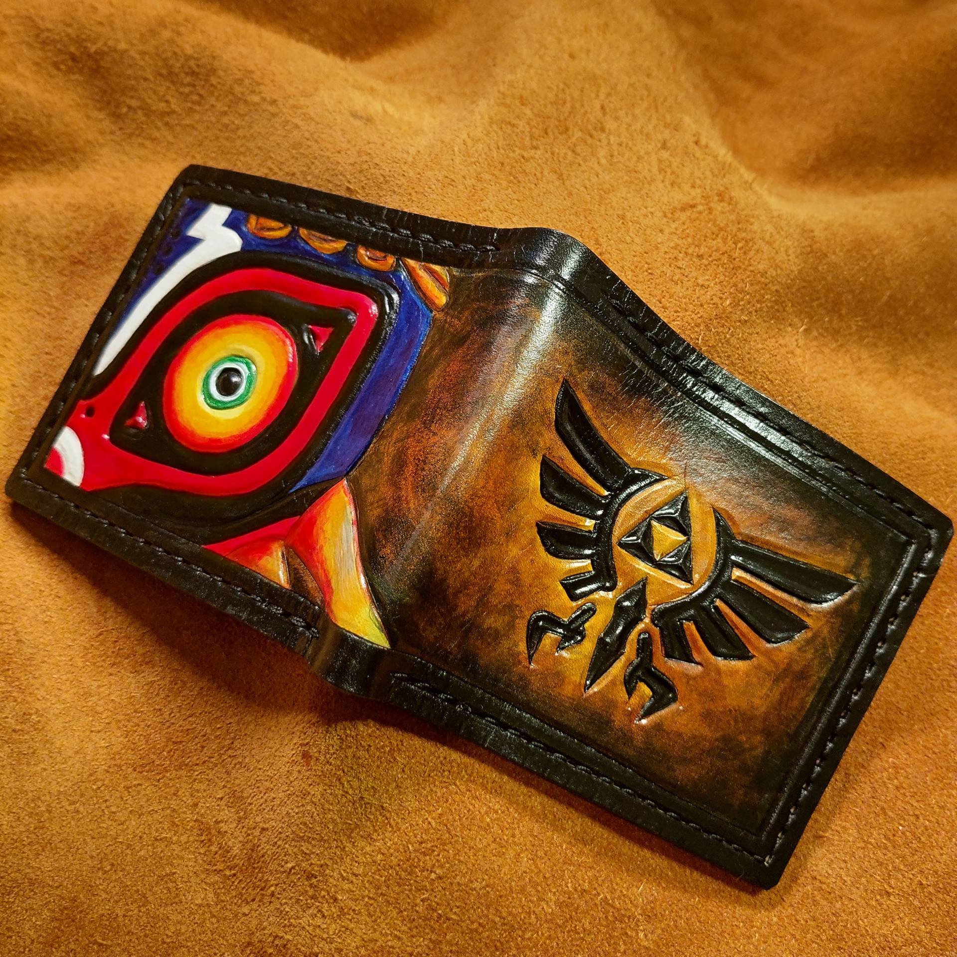 Farbenreiche Majora Hyrule Leder Geldbeutel - Bifold Brieftasche Handgefertigte Legende Von Zelda Link Farbenreiche Majora Hyrule Leder Geldbeutel - Bifold Brieftasche Handgefertigte Legende Von Zelda Link von TurtleVillageKraft