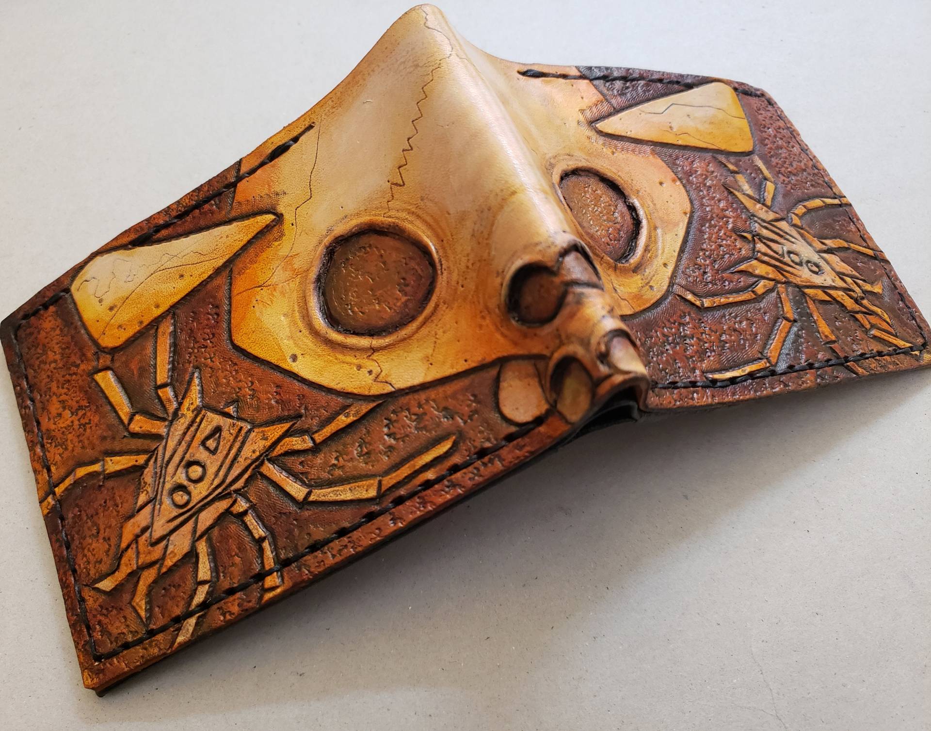 Gold Skulltula Skull Kid Leder Geldbeutel - Bifold Geldbörse Geek Geschenk Handgefertigte Legende Von Zelda Link Gold Skulltula Skull Kid Leder Geldbeutel - Bifold Geldbörse Geek Geschenk Handgefertigte Legende Von Zelda Link von TurtleVillageKraft