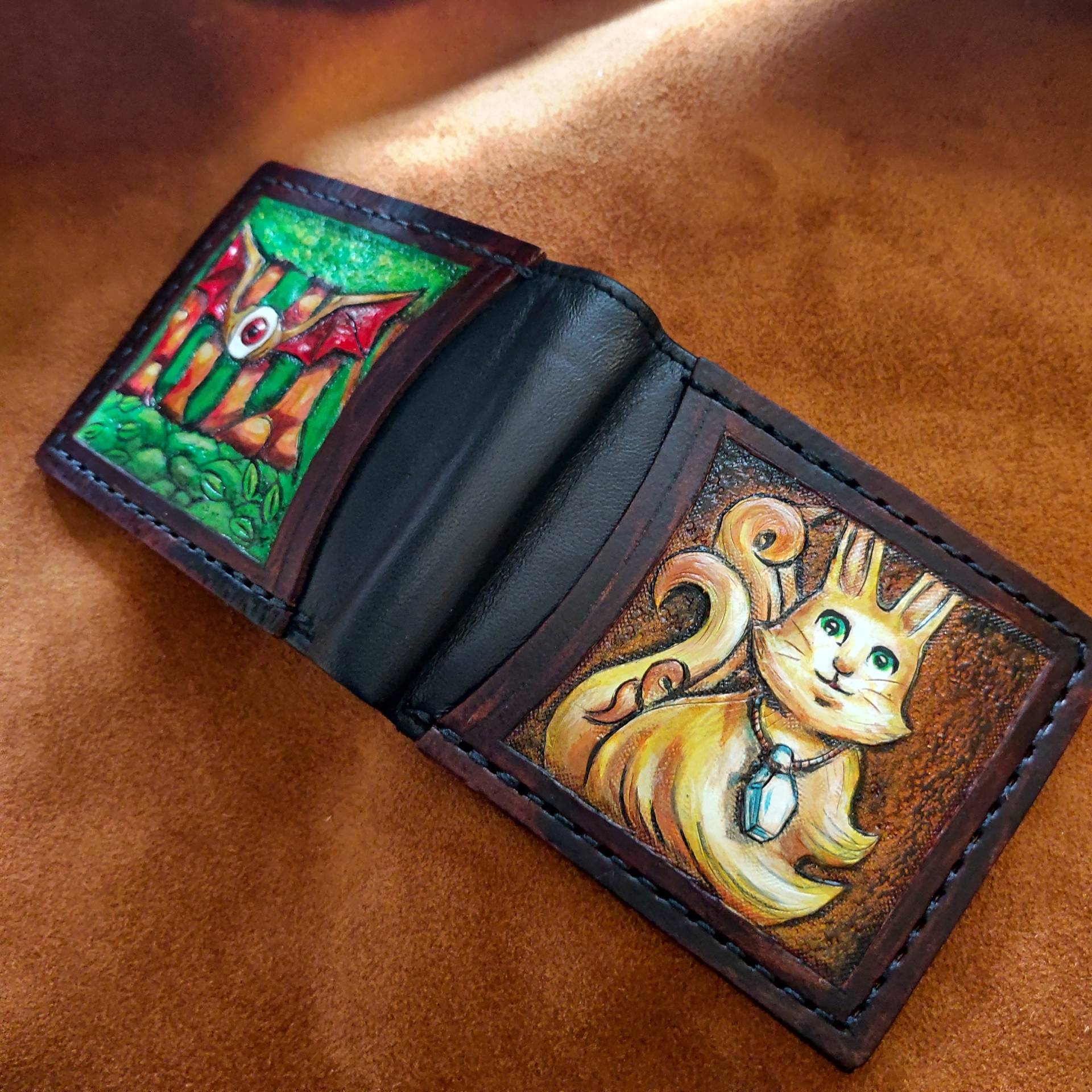 Phantasy Star 1 Sms - Myau Eulenbär Leder Portemonnaie- Dunkelbraun Bifold Portemonnaie Handgefertigte Geldbörse Link Phantasy Star 1 Sms - Myau Eulenbär Leder Portemonnaie- Dunkelbraun Bifold Portemonnaie Handgefertigte Geldbörse Link von TurtleVillageKraft