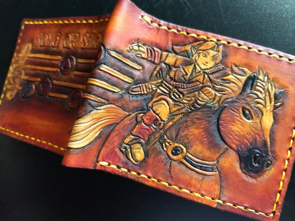 Song Of Storms Ledergeldbörse - Braune Leder Geldbörse Handgefertigte Legend Zelda Link Wallet von TurtleVillageKraft