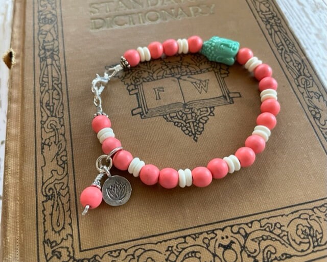 Koralle Armband Mit Buddha Und Lotus - Rosa & Knochen Zen Schmuck Koralle Armband Mit Buddha Und Lotus - Rosa & Knochen Zen Schmuck von TuscanRoad