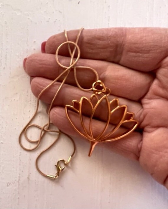 Kupfer Lotus Anhänger Halskette - Großer Zen Blume von TuscanRoad