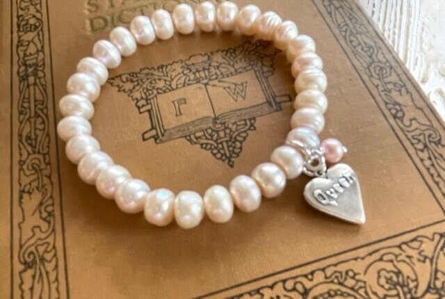 Weißes Perlenarmband Mit Sterling Charme - Süßwasserperlen Armband Perlenschmuck Weißes Perlenarmband Mit Sterling Charme - Süßwasserperlen Armband Perlenschmuck von TuscanRoad