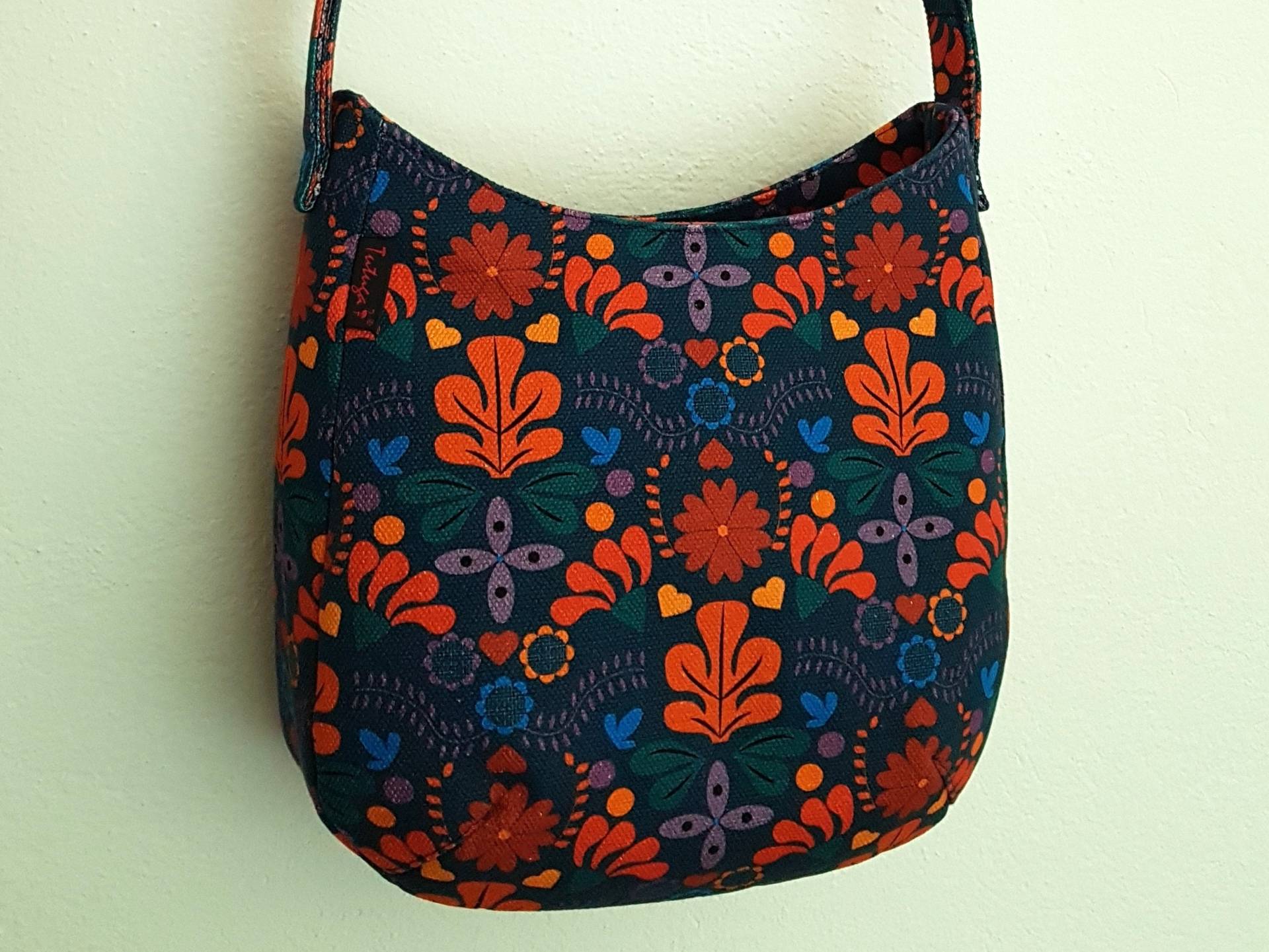Sastimala Crossbody Bag - Umhängetasche Mit Ornament Motiven Hippie/Boho Style Tasche Vegane Canvas Boho Sastimala Crossbody Bag - Umhängetasche Mit Ornament Motiven Hippie/Boho Style Tasche Vegane Canvas Boho von Tutuga