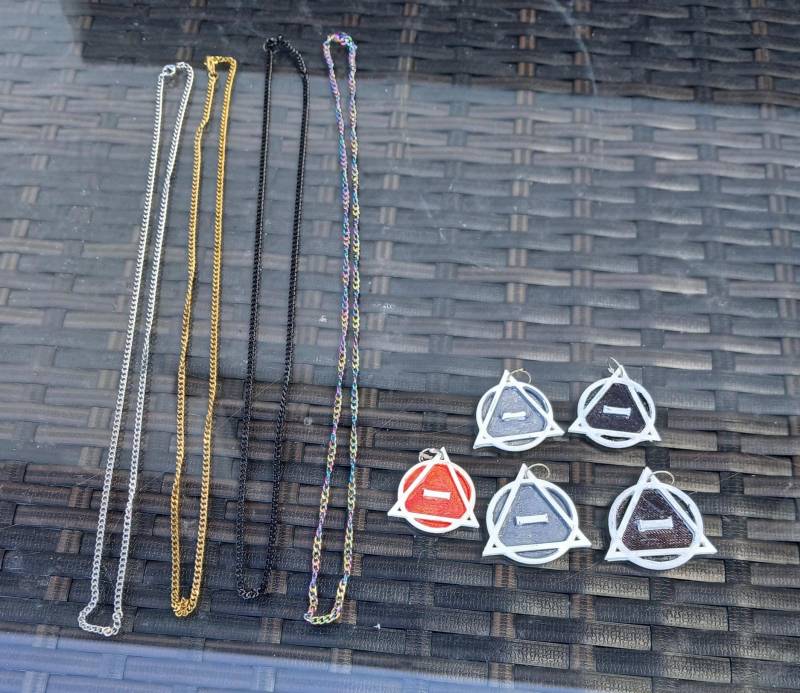 Therian Necklace in 3 Colors With The Symbol As Chain Therian Necklace in 3 Colors With The Symbol As Chain von Tw1nH3ll