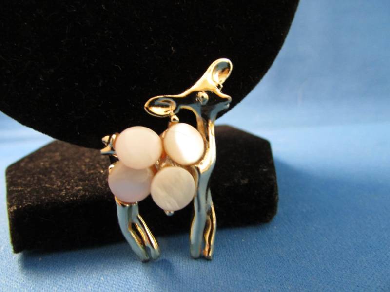 Perlmutt Hirsch Anstecker von TweedandTaffeta