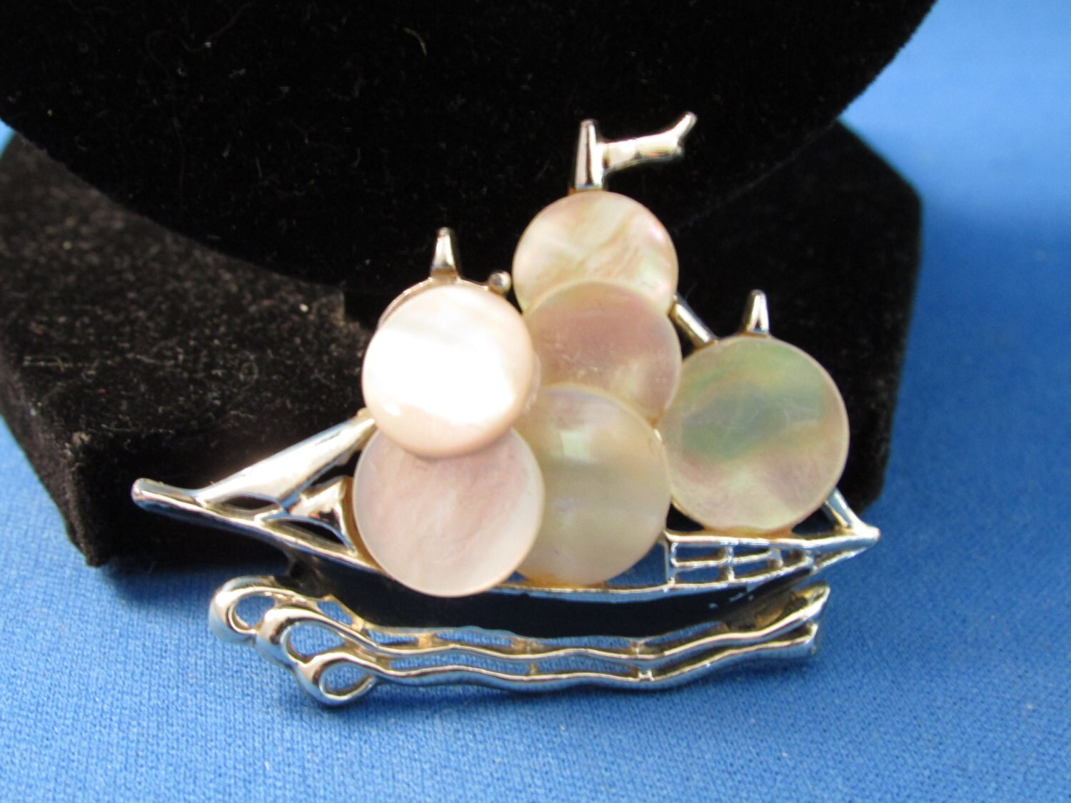 Perlmutt-Schiff Brosche von TweedandTaffeta