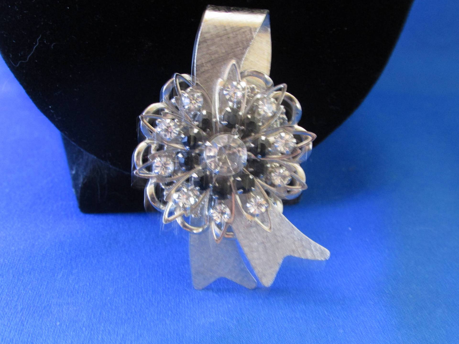 Silber Und Schwarz Strassband Brosche von TweedandTaffeta