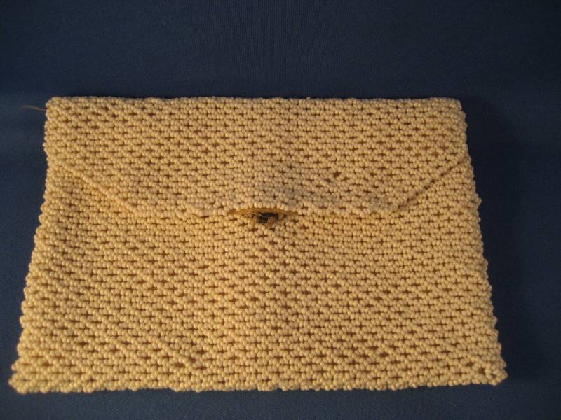 Weiße Perlen Geldbörse Aus Der Tschechoslowakei von TweedandTaffeta