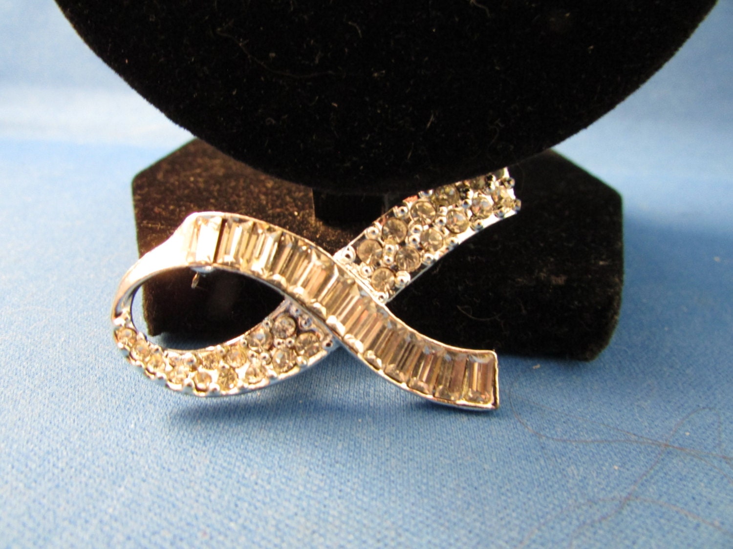 strass Band Brosche von TweedandTaffeta