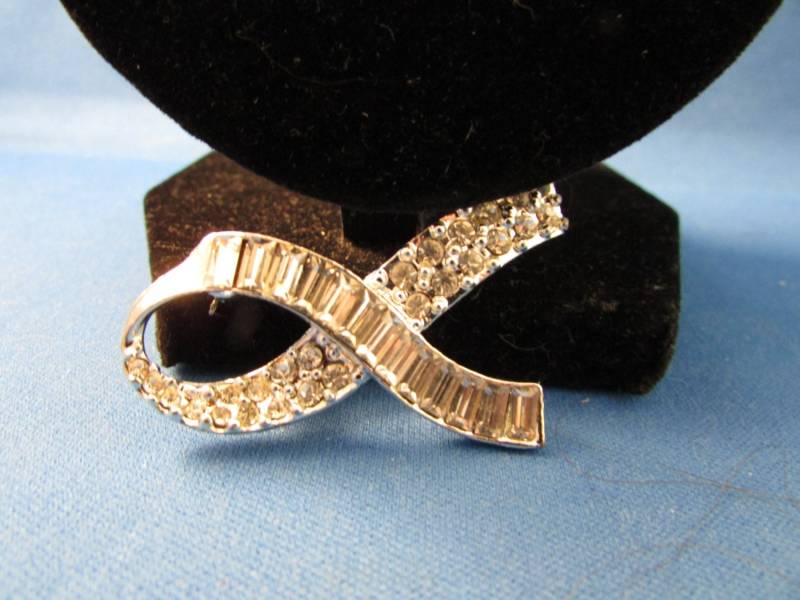 strass Band Brosche von TweedandTaffeta