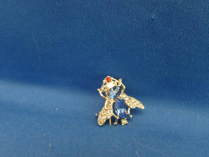 strass Fliege Pin von TweedandTaffeta