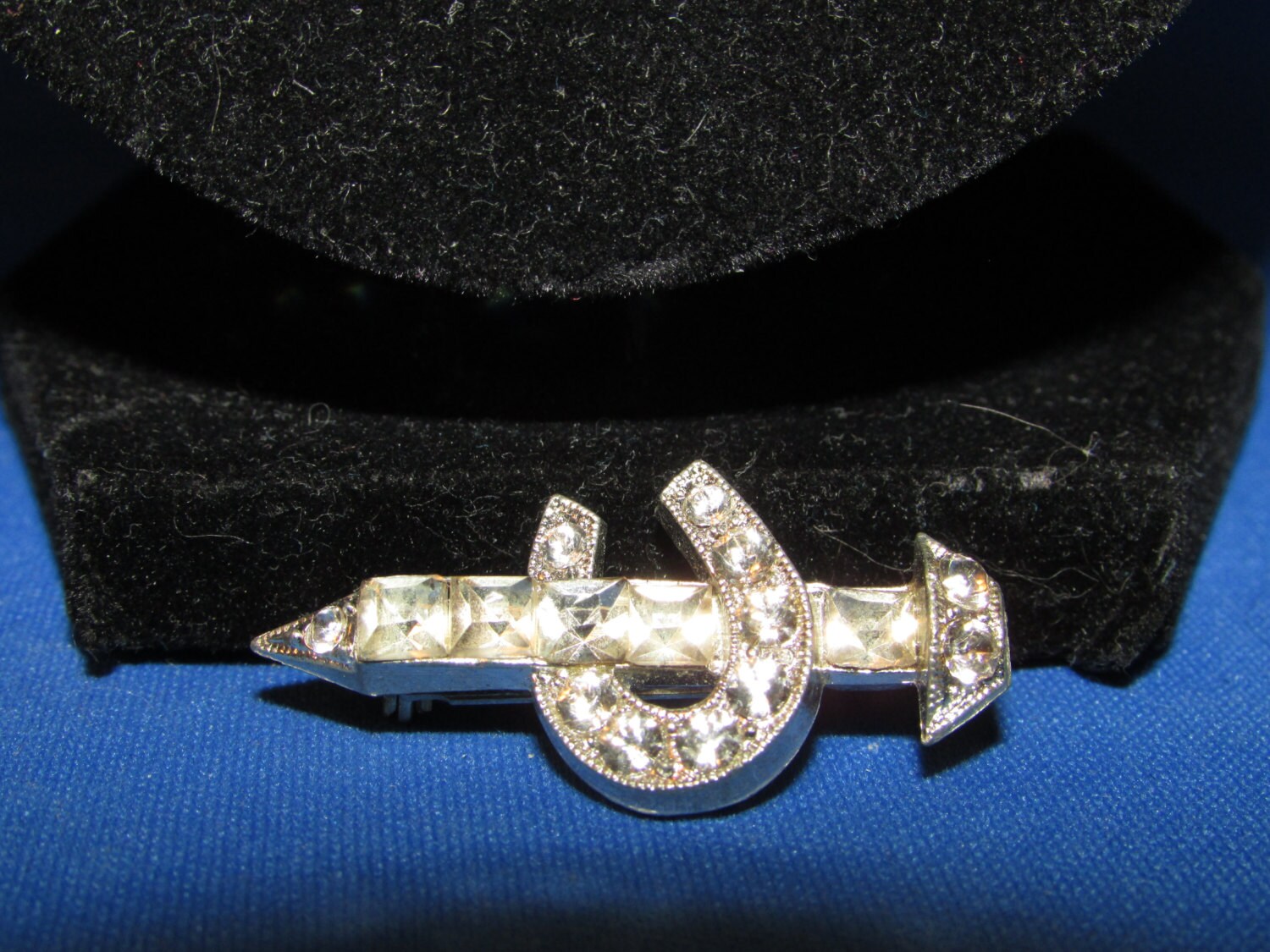 strass Hufeisen Und Pfahl Brosche von TweedandTaffeta