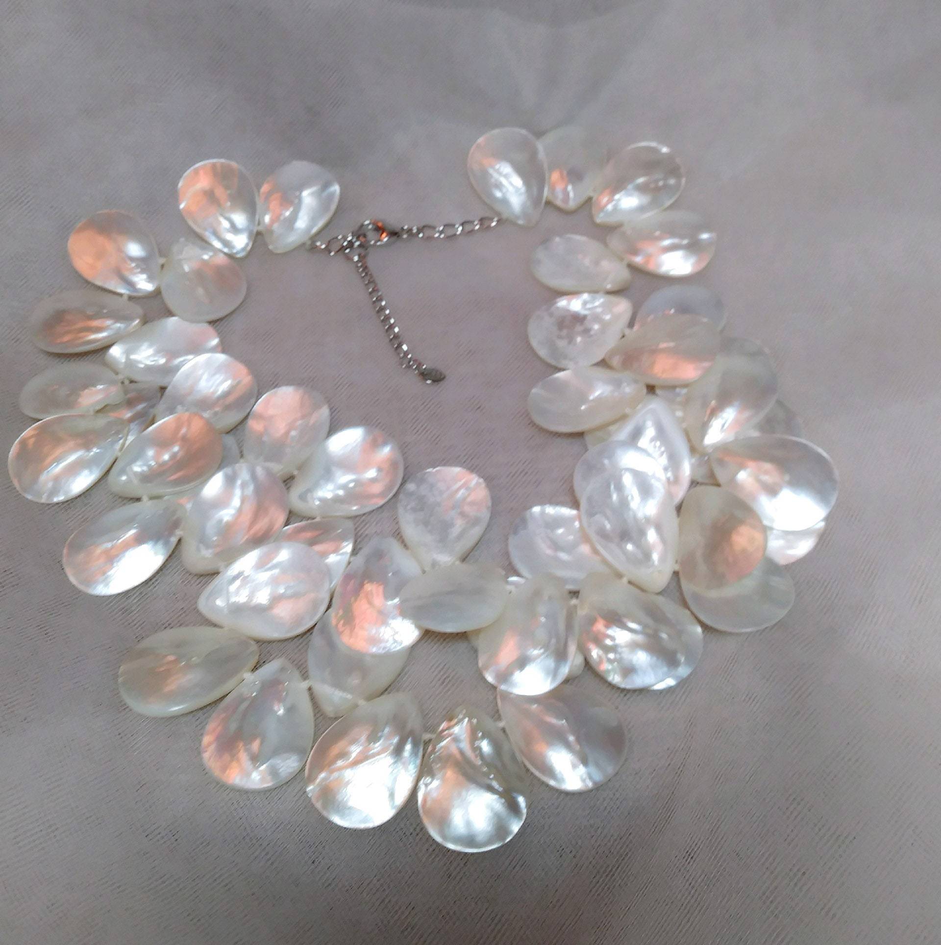 Echte Perlmutt Große Mode Statement Halskette Silber Hochzeit Besonderer Anlass Echte Perlmutt Große Mode Statement Halskette Silber Hochzeit Besonderer Anlass von TweetLolaCreations
