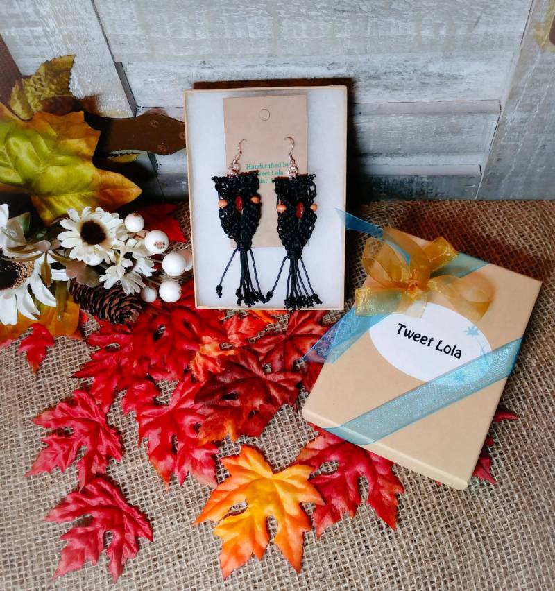 Schwarze Eulen-Makramee-Ohrringe, Eulen-Tropfen-Ohrringe, Schwarze Ohrringe, Lederschnur-Ohrringe, Vogel-Ohrringe, Makramee-Ohrringe, Halloween Schwarze Eulen-Makramee-Ohrringe, Eulen-Tropfen-Ohrringe, Schwarze Ohrringe, Lederschnur-Ohrringe, Vogel-Ohrringe, Makramee-Ohrringe, Halloween von TweetLolaCreations