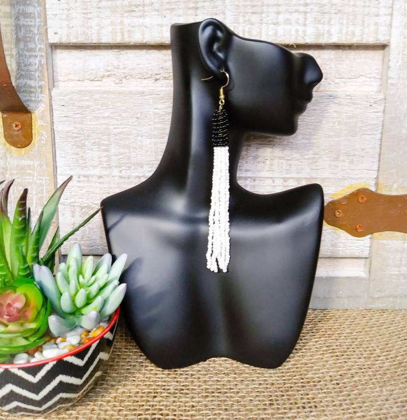 Schwarze & Weiße Quaste Perlen Ohrringe, 10 cm Lange Fransen Schwarz Geschenk, Trendy Schwarze & Weiße Quaste Perlen Ohrringe, 10 cm Lange Fransen Schwarz Geschenk, Trendy von TweetLolaCreations