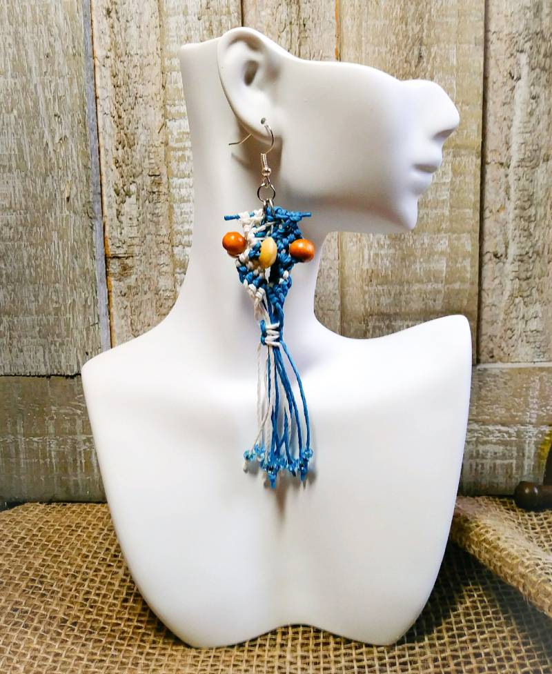 Weiß & Blau Eule Ohrringe, Makramee Lange Baumelnde Vogel Mehrfarbige Geschenk Weiß & Blau Eule Ohrringe, Makramee Lange Baumelnde Vogel Mehrfarbige Geschenk von TweetLolaCreations