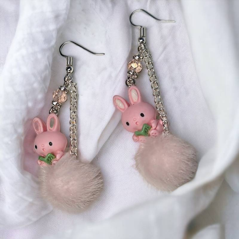 Hasen Ohrring Pompom Kawaii Geschenk Damen Kinder Puschel Rosa Hase Mit Buch Hasen Ohrring Pompom Kawaii Geschenk Damen Kinder Puschel Rosa Hase Mit Buch von Twenty4Beads