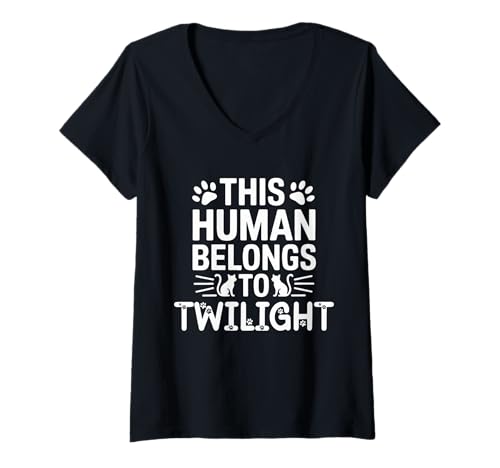 Damen Katzenname Twilight Human Belongs to Cat Name Twilight T-Shirt mit V-Ausschnitt Damen Katzenname Twilight Human Belongs to Cat Name Twilight T-Shirt mit V-Ausschnitt von Twilight Cat Name GIfts
