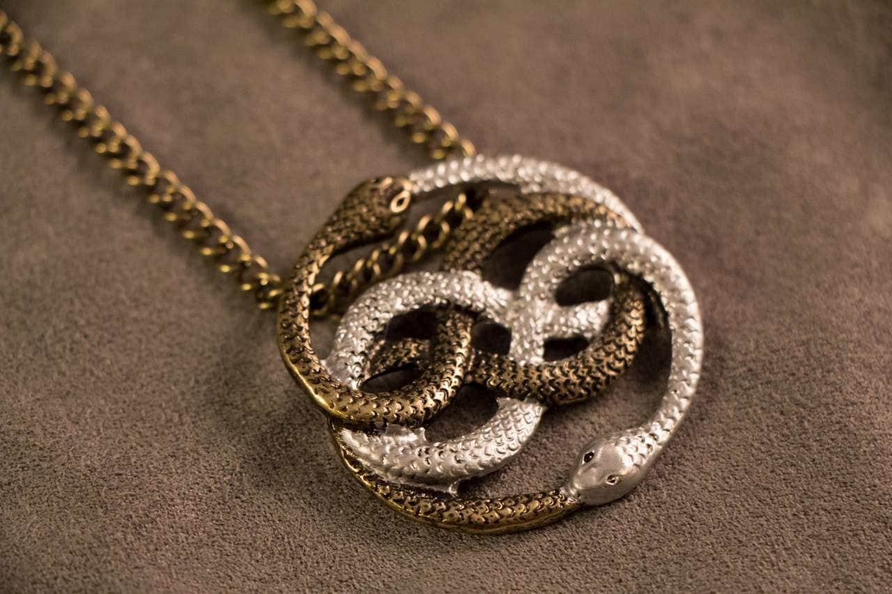 Auryn Halsketten-Anhänger Gold & Silber | Inspiriert Durch Die Unendliche Geschichte Auryn Halsketten-Anhänger Gold & Silber | Inspiriert Durch Die Unendliche Geschichte von TwilightCraftsLLC