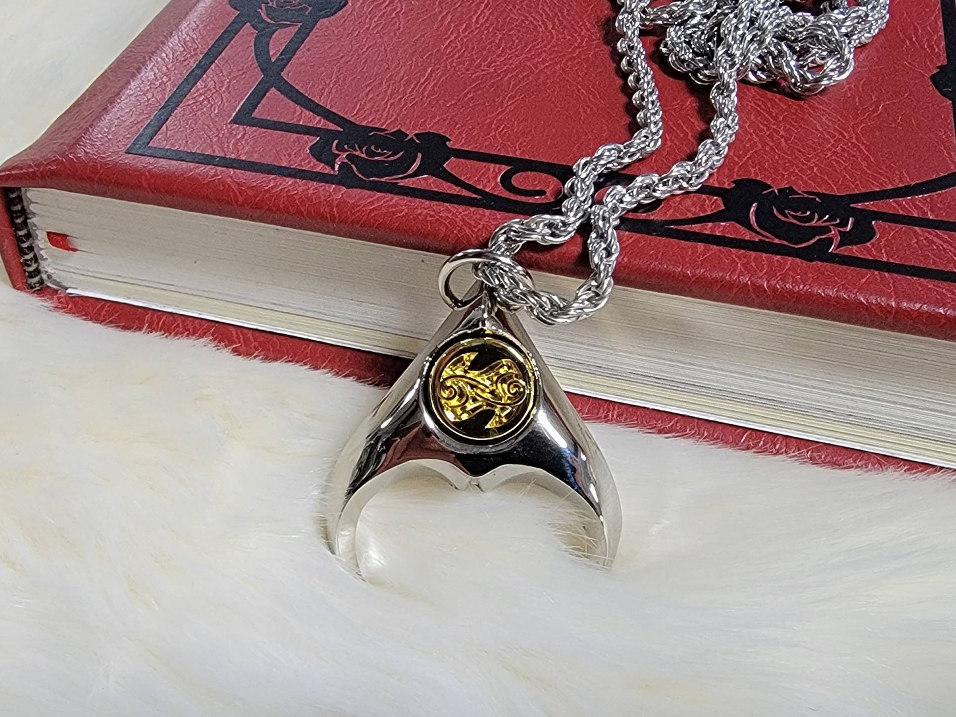 Goblinkönig Jareth Labyrinth Replik Anhänger - Halskette Getragen Von David Bowie Goblinkönig Jareth Labyrinth Replik Anhänger - Halskette Getragen Von David Bowie von TwilightCraftsLLC
