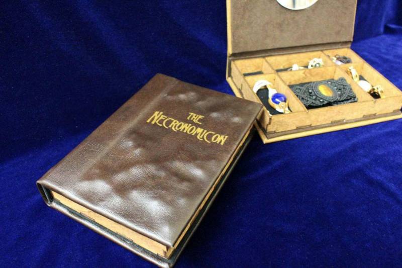 Necronomicon Schmuckkästchen Replik - Hp Lovecraft Hollow Book | Inspiriert Von Call Of Cthulhu von TwilightCraftsLLC