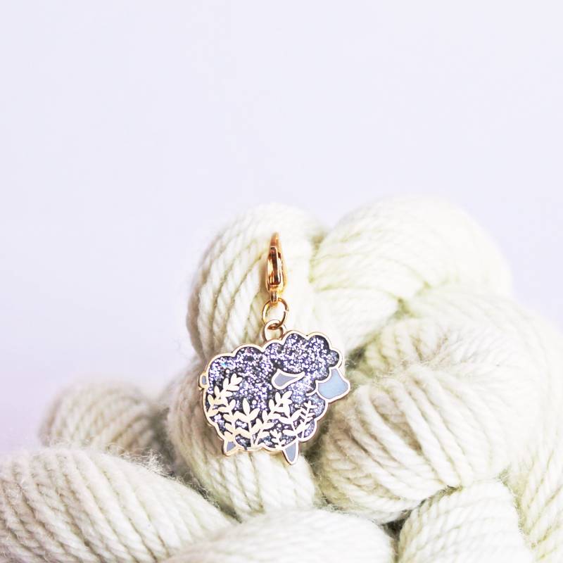 Kleine Schwarze Glitzer-Schafe Fortschrittsanzeiger/Maschenmarkierer - Vergoldetes Hart-Emaille von TwillandPrint