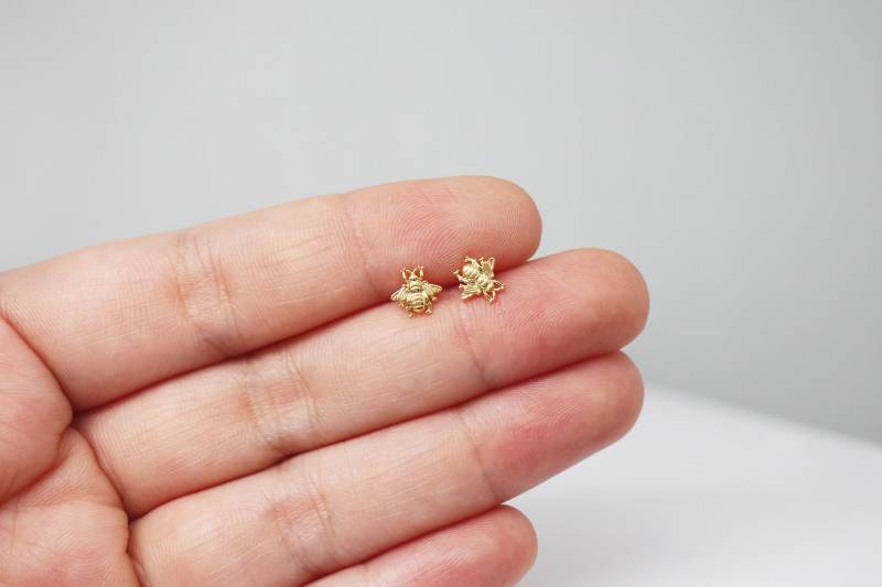 Biene Ohrstecker Zierlich Silber Mit Sterling Silber Post Kleine Schmuck Geschenk Für Frauen Bff von TwilleyStreet