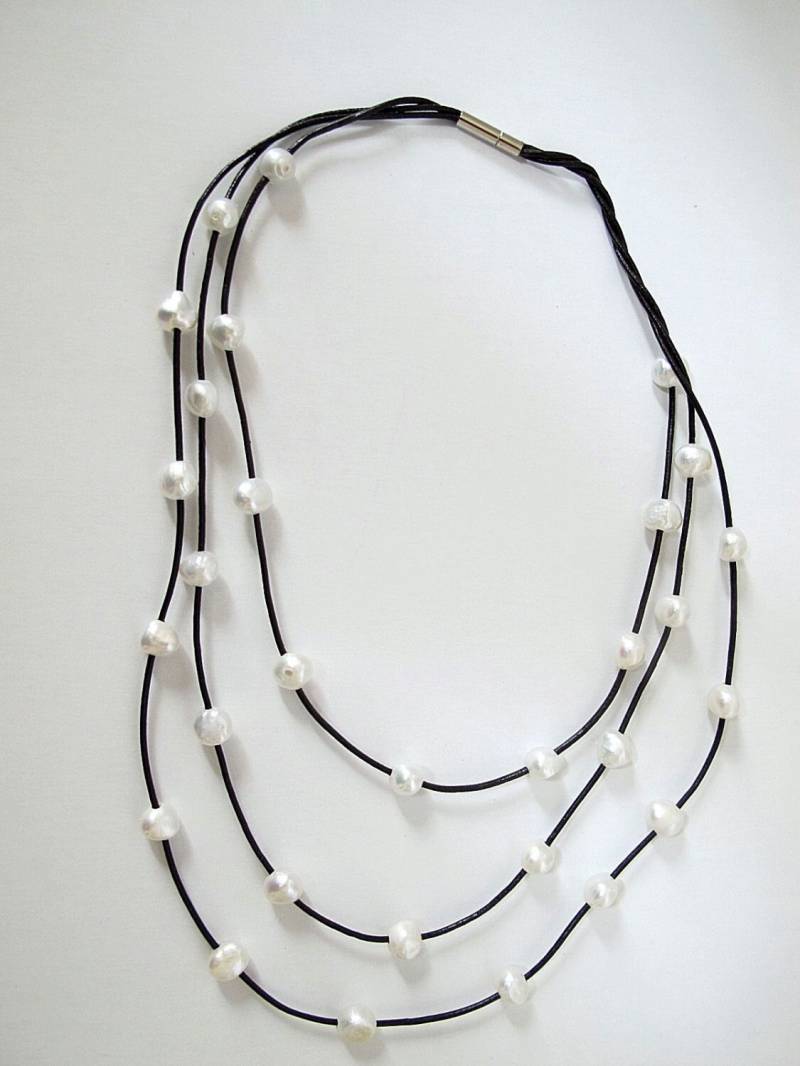 Layered Halskette-Perle Und Leder Halskette-Boho Chic Halskette-Triple Strands von TwinCreeksCharming