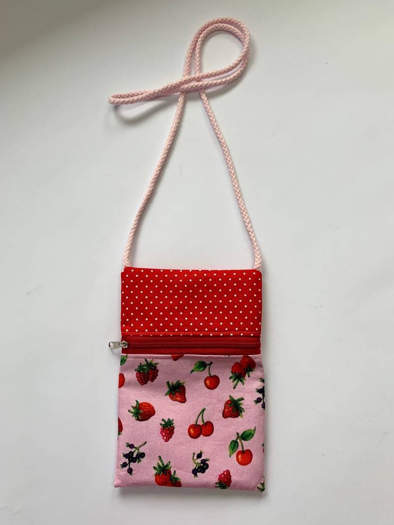 Brusttasche Brustbeutel Umhängetasche Reißverschluss Kordeltäschchen Handytasche Reisepasstasche Aztekenmuster Kirschen Erdbeeren Früchte Brusttasche Brustbeutel Umhängetasche Reißverschluss Kordeltäschchen Handytasche Reisepasstasche Aztekenmuster Kirschen Erdbeeren Früchte von Twinecult