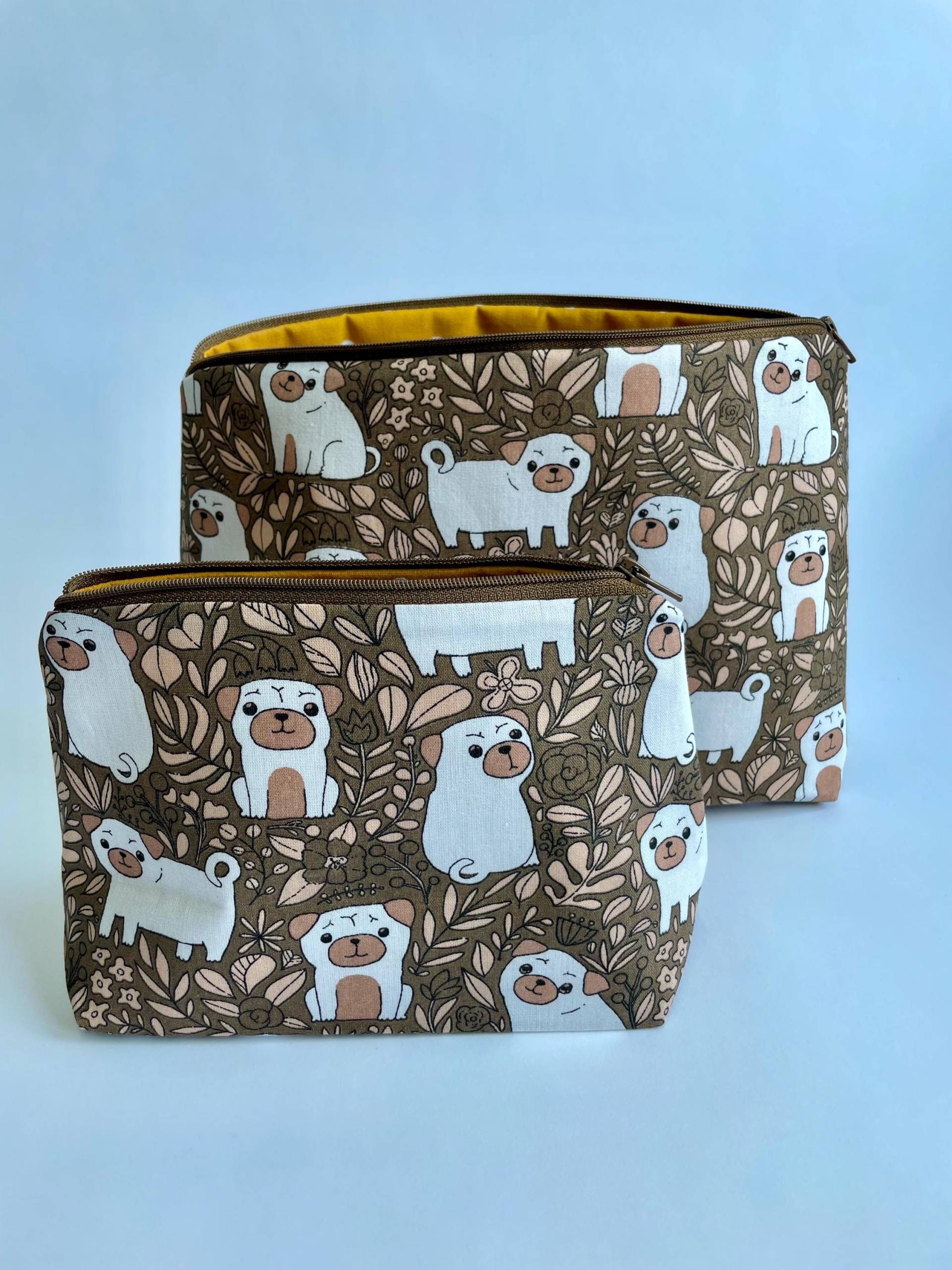 Kosmetiktäschchen Schminktasche Kosmetiktasche Etui Kulturbeutel Makeup Bag Täschchen Handmade Mops Hund Hunde Pug Kosmetiktäschchen Schminktasche Kosmetiktasche Etui Kulturbeutel Makeup Bag Täschchen Handmade Mops Hund Hunde Pug von Twinecult