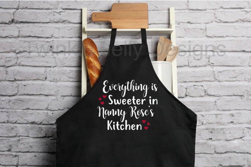 Alles Ist Süßer in Nannys Kitchen - Personalisierte Schürze Für Erwachsene von TwinkleJellyDesigns