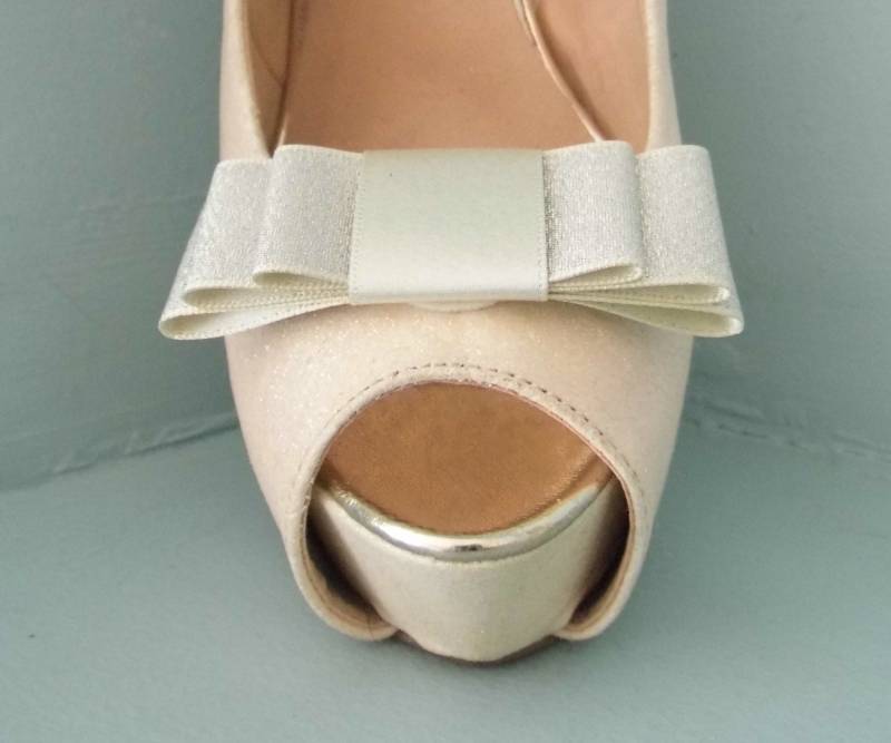 2 Silber/Champagner Satin Glitter Bogen Clips Für Schuhe 2 Silber/Champagner Satin Glitter Bogen Clips Für Schuhe von TwinkleToesShoeClips