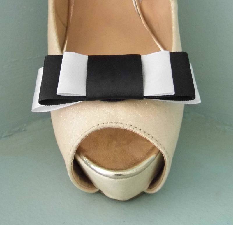 Handgefertigte Black & White Triple Bow Schuhclips - Andere Farben Auf Anfrage von TwinkleToesShoeClips