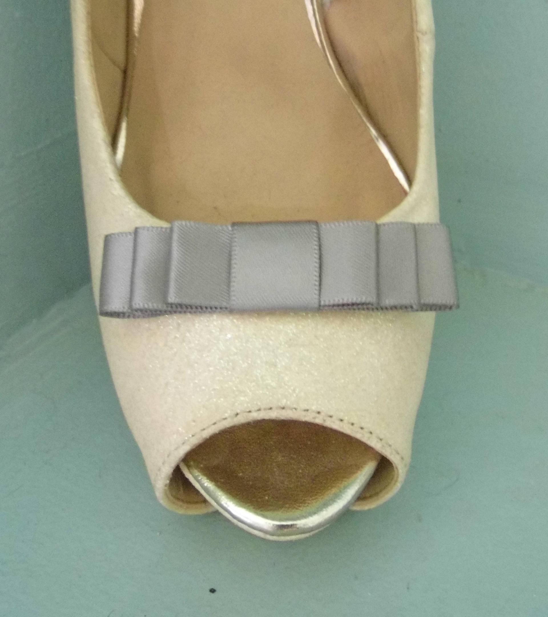 Handgefertigte Kleine Graue Dreifach Schleife Schuhclips - Andere Farben Auf Anfrage Handgefertigte Kleine Graue Dreifach Schleife Schuhclips - Andere Farben Auf Anfrage von TwinkleToesShoeClips