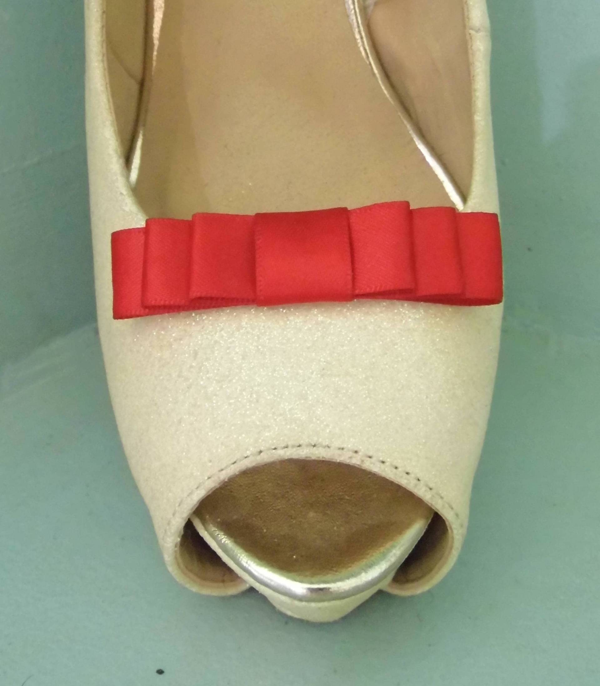 Handgefertigte Kleine Rote Dreifach Schleife Schuhclips - Andere Farben Auf Anfrage Handgefertigte Kleine Rote Dreifach Schleife Schuhclips - Andere Farben Auf Anfrage von TwinkleToesShoeClips