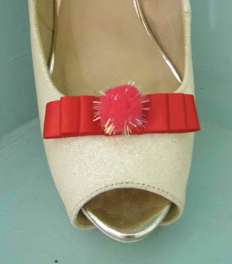 Handgefertigte Kleine Rote Schleifen-Schuhclips Mit Glitzerigem Pompom in Der Mitte Handgefertigte Kleine Rote Schleifen-Schuhclips Mit Glitzerigem Pompom in Der Mitte von TwinkleToesShoeClips