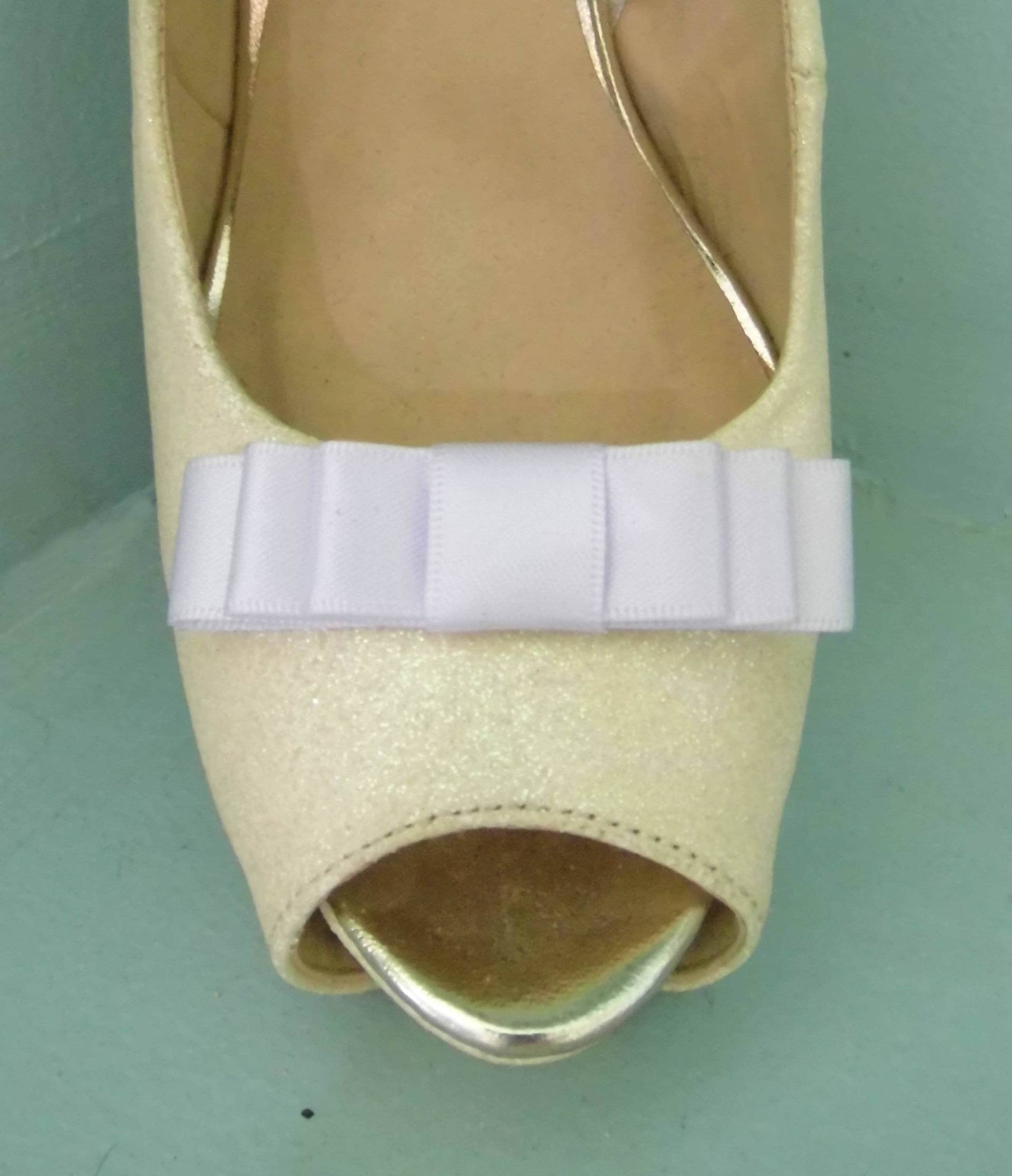 Handgefertigte Kleine Weiße Dreifach Schleife Schuhclips - Andere Farben Auf Anfrage Handgefertigte Kleine Weiße Dreifach Schleife Schuhclips - Andere Farben Auf Anfrage von TwinkleToesShoeClips