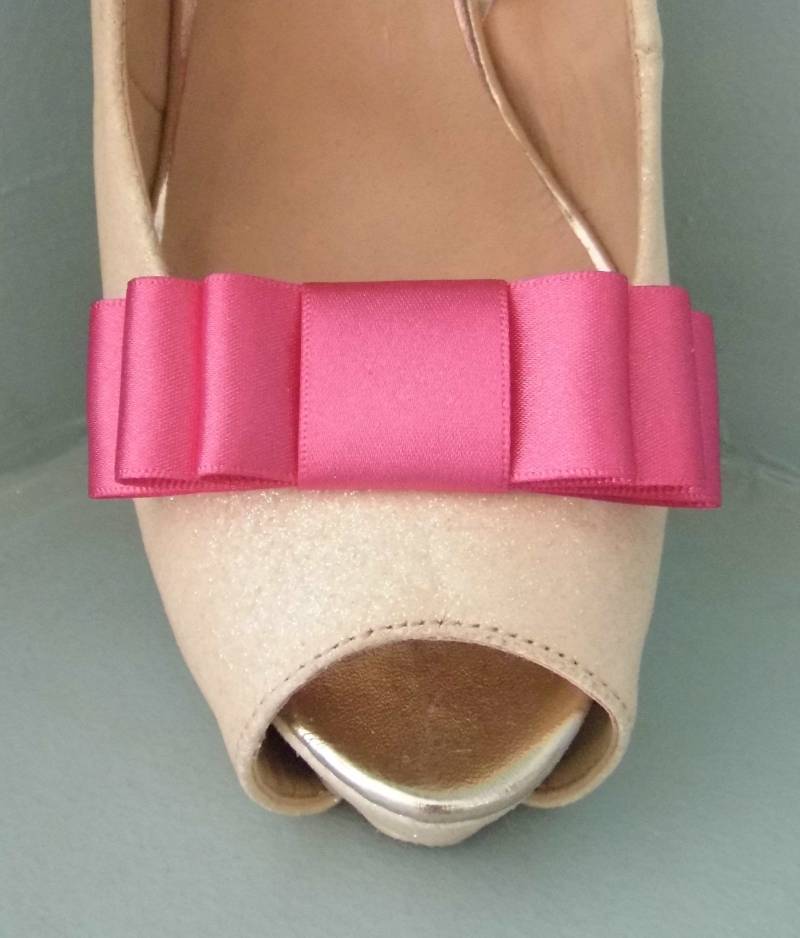 Handgefertigte Schuhclips in Magenta Pink Mit Drei Schleifen - Andere Farben Auf Anfrage von TwinkleToesShoeClips