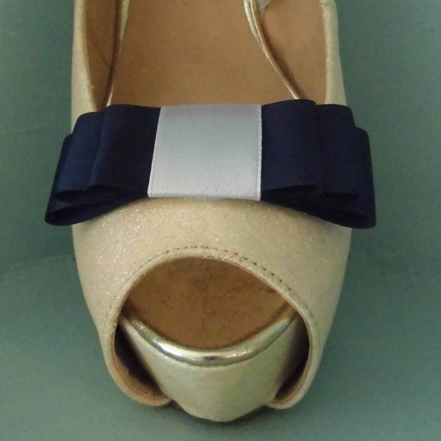 Handgefertigte Triple Bow Schuhclips - Andere Farben Auf Anfrage Handgefertigte Triple Bow Schuhclips - Andere Farben Auf Anfrage von TwinkleToesShoeClips