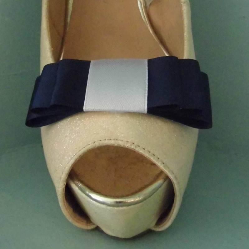 Handgefertigte Triple Bow Schuhclips - Andere Farben Auf Anfrage Handgefertigte Triple Bow Schuhclips - Andere Farben Auf Anfrage von TwinkleToesShoeClips