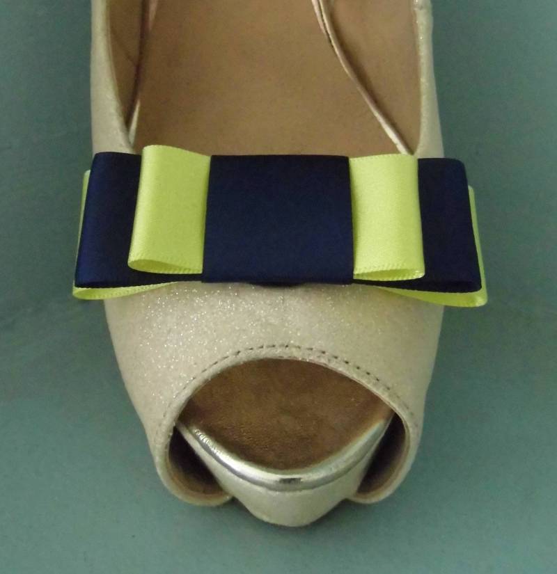 Handgefertigte Triple Bow Schuhclips in Navy & Lemon - Andere Farben Auf Anfrage Handgefertigte Triple Bow Schuhclips in Navy & Lemon - Andere Farben Auf Anfrage von TwinkleToesShoeClips