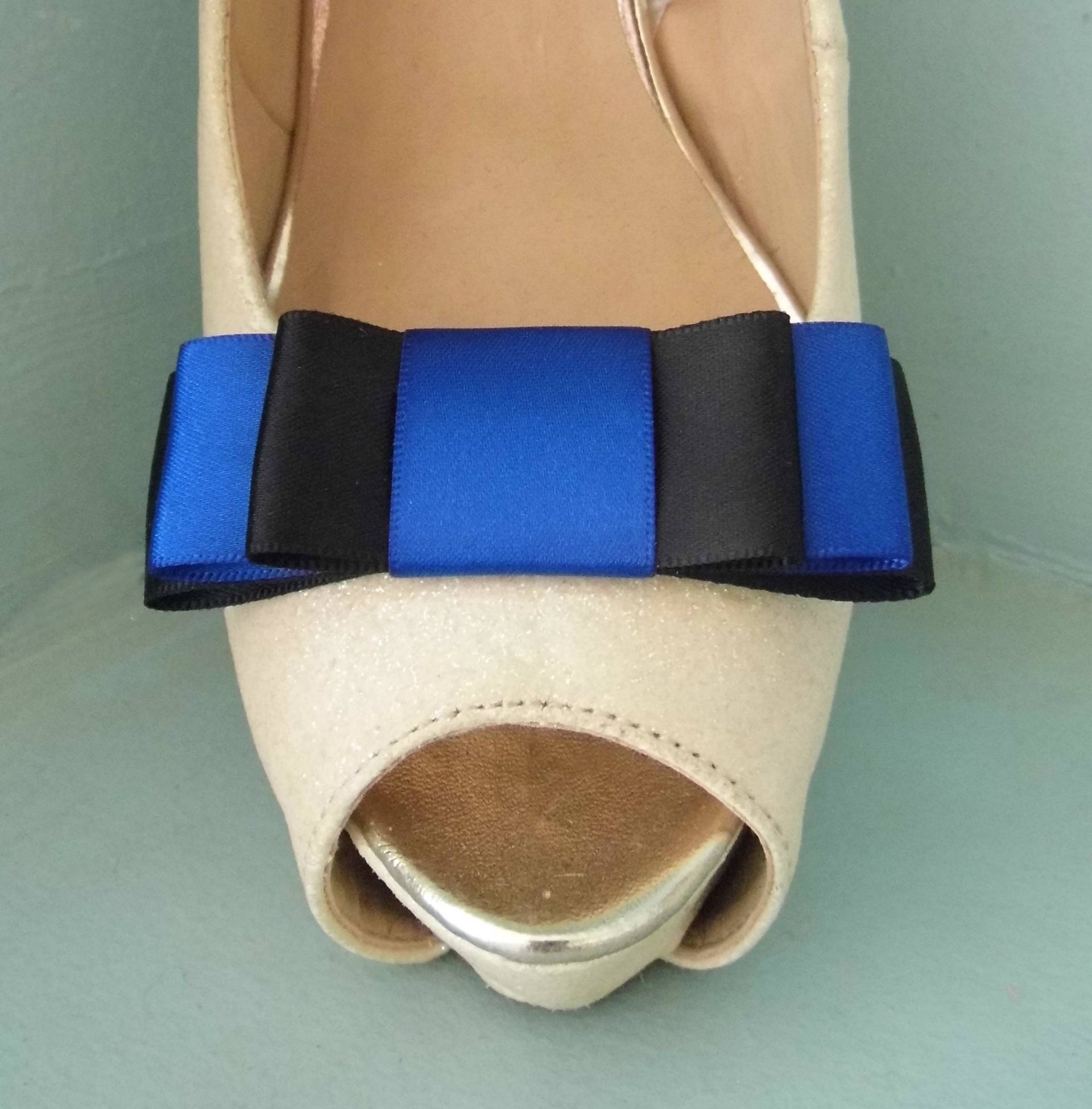 Handgefertigte Triple Bow Schuhclips in Schwarz Und Royalblau - Andere Farben Auf Anfrage Handgefertigte Triple Bow Schuhclips in Schwarz Und Royalblau - Andere Farben Auf Anfrage von TwinkleToesShoeClips