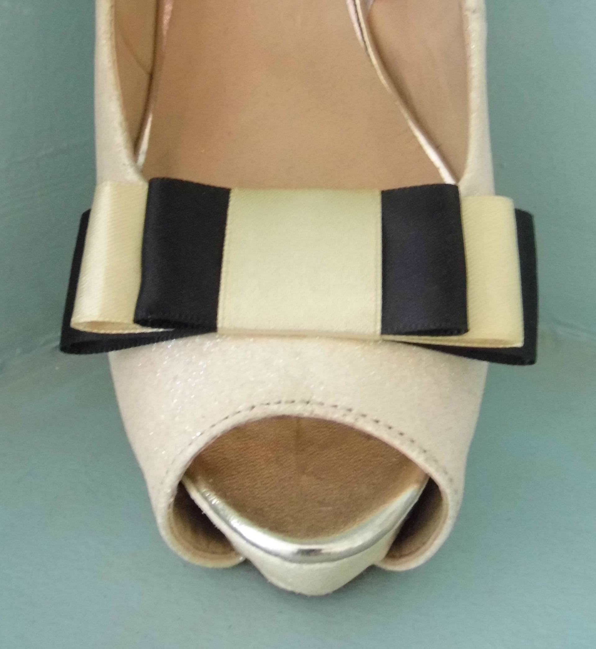 Handgefertigte Triple Bow Schuhclips in Schwarz & Gold - Andere Farben Auf Anfrage Handgefertigte Triple Bow Schuhclips in Schwarz & Gold - Andere Farben Auf Anfrage von TwinkleToesShoeClips