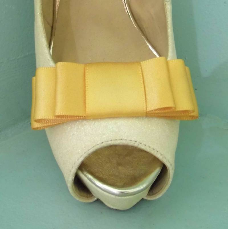 Handgefertigte Warm Gold Triple Bow Schuhclips - Andere Farben Auf Anfrage Handgefertigte Warm Gold Triple Bow Schuhclips - Andere Farben Auf Anfrage von TwinkleToesShoeClips