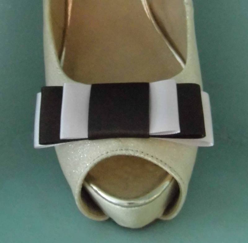 Handgemachte 3 Schleifen Schuhclips in Dunkelbraun & Eisrosa - Andere Farben Auf Anfrage von TwinkleToesShoeClips