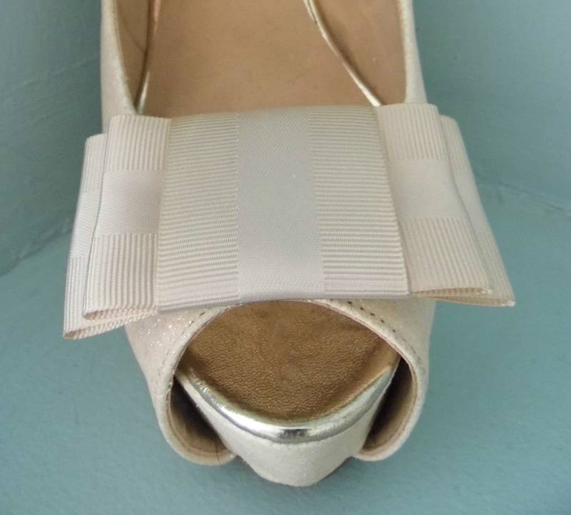 Handgemachte Große Creme Schleifen Schuhclips - Andere Farben Auf Anfrage Handgemachte Große Creme Schleifen Schuhclips - Andere Farben Auf Anfrage von TwinkleToesShoeClips